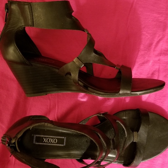 xoxo black wedge sandals